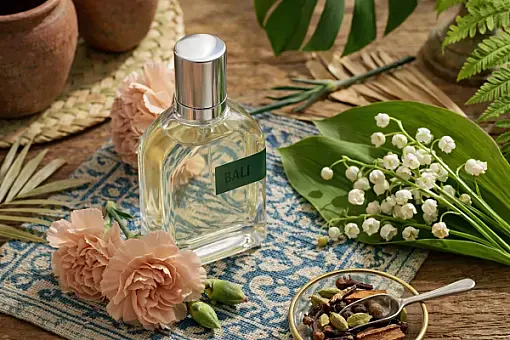 BALI Perfume Review: A Warm Floral Spice for Every Occasion